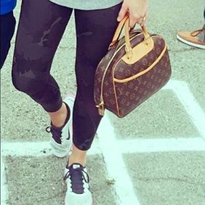 🎀HOST PICK x 2 🎀 Lululemon camo crop running tights, size 4